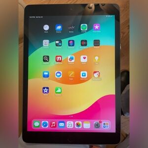 iPad 9th gen 64 GB storage capacity, in used and like new condition